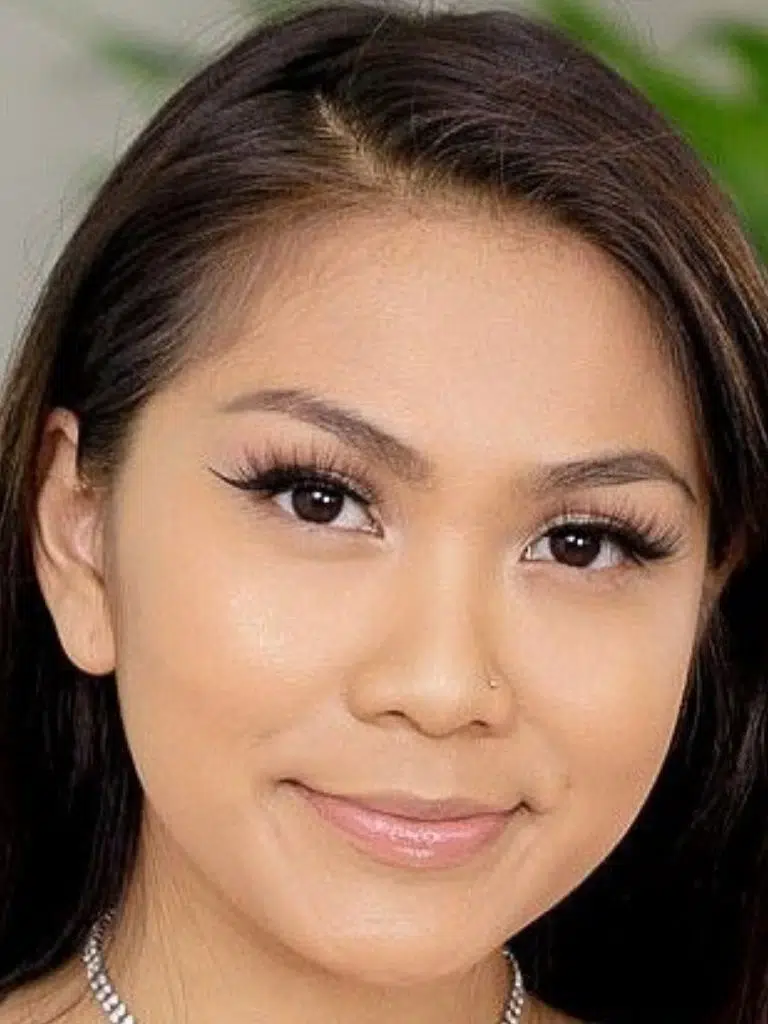 Yumi Sin Biography: Wiki, Age, Career, Height, Weight, Boyfriend, Net Worth & More